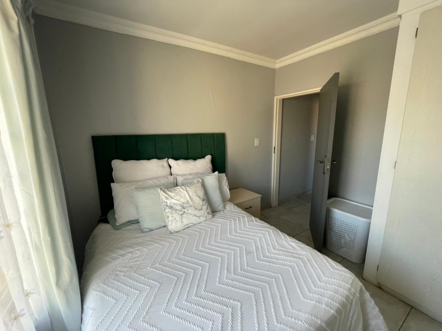 2 Bedroom Property for Sale in Rooihuiskraal North Gauteng