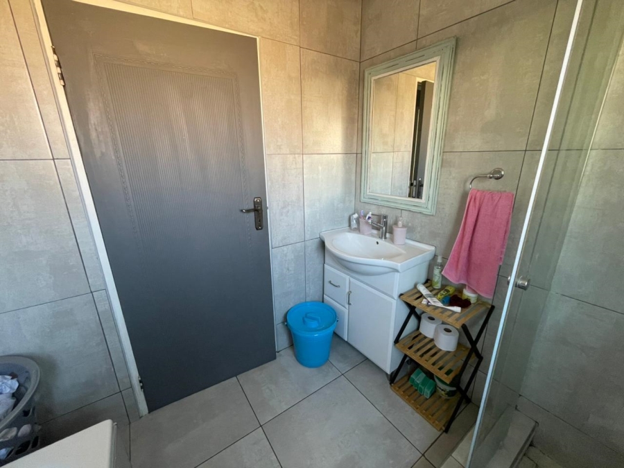 2 Bedroom Property for Sale in Rooihuiskraal North Gauteng