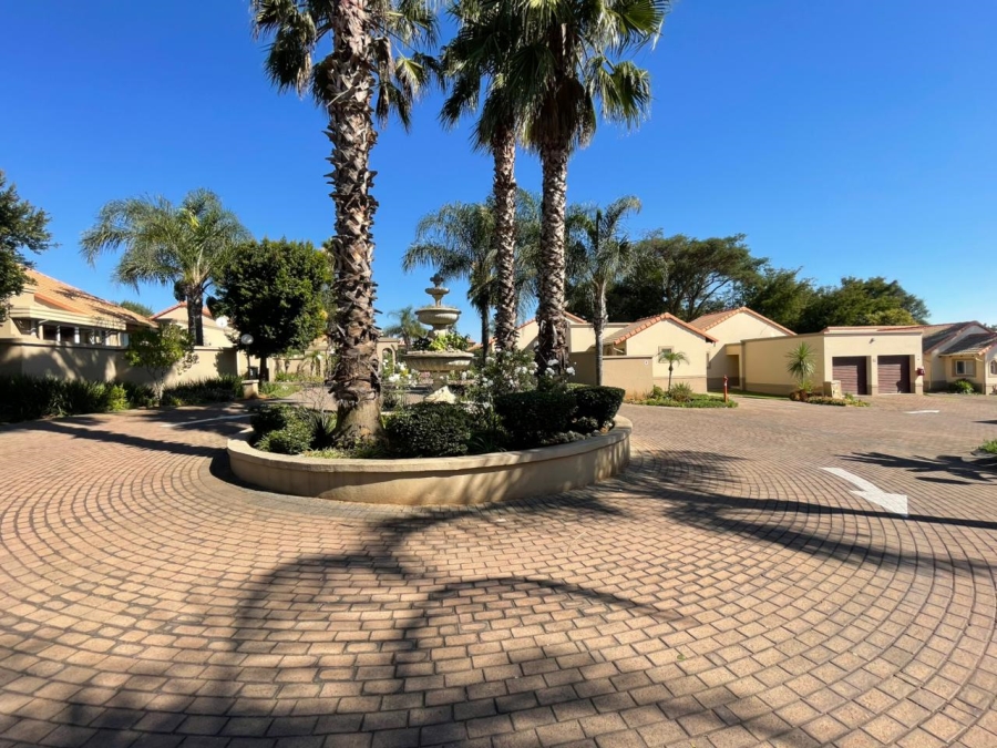 2 Bedroom Property for Sale in Rooihuiskraal North Gauteng