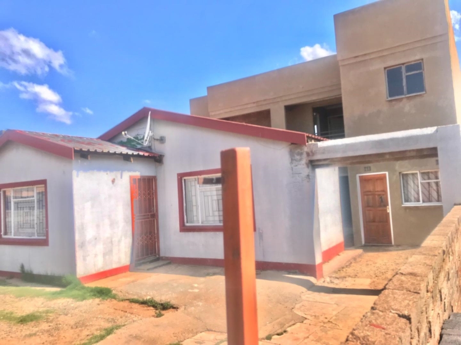 7 Bedroom Property for Sale in Mohlakeng Gauteng