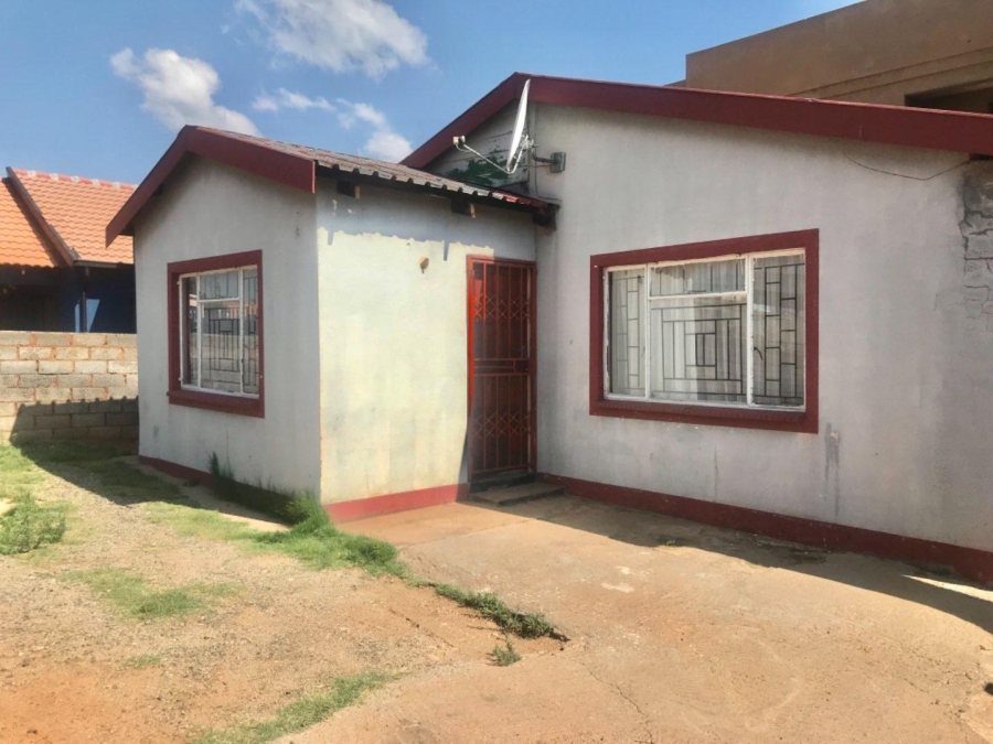 7 Bedroom Property for Sale in Mohlakeng Gauteng