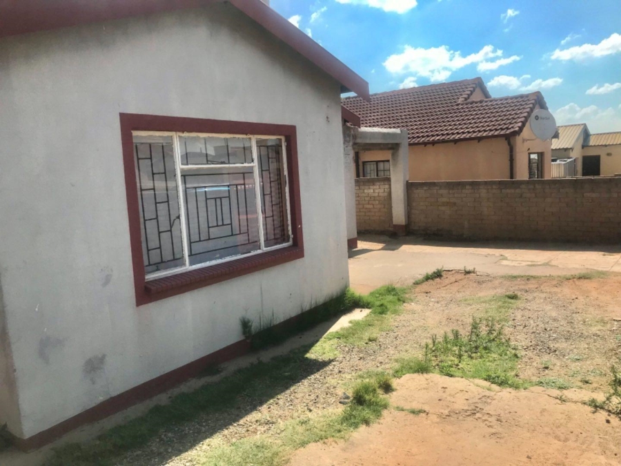 7 Bedroom Property for Sale in Mohlakeng Gauteng