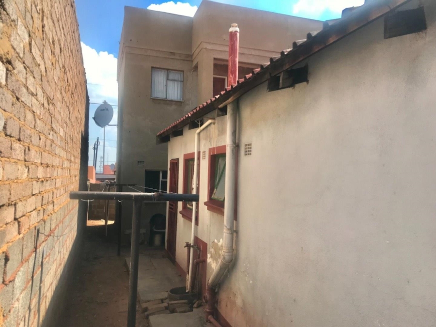 7 Bedroom Property for Sale in Mohlakeng Gauteng