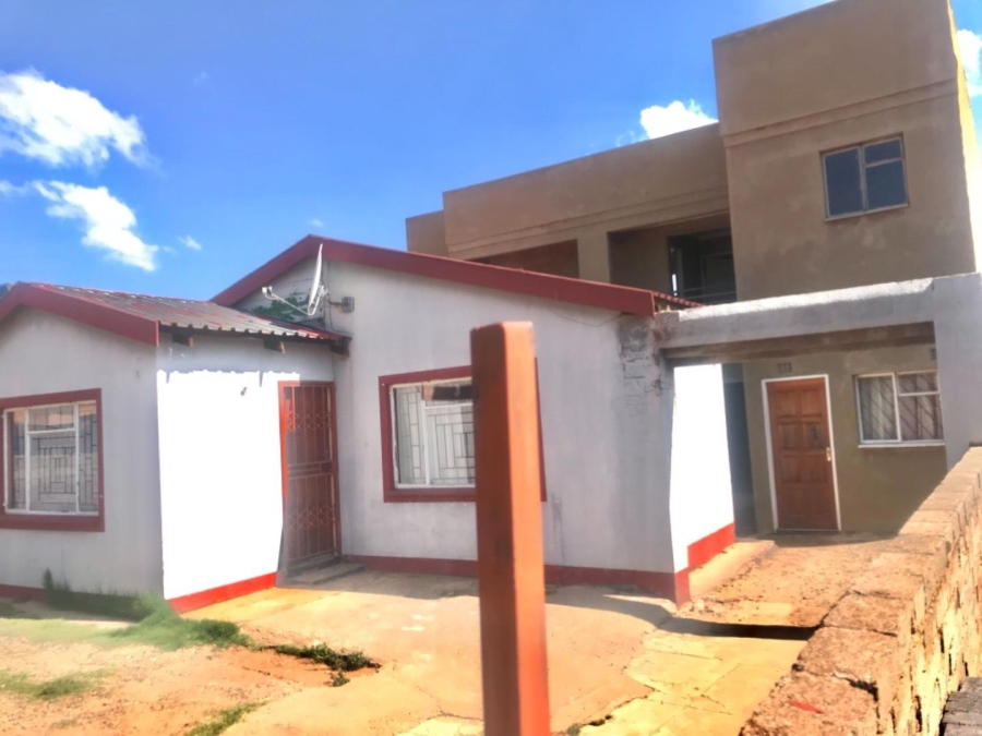 7 Bedroom Property for Sale in Mohlakeng Gauteng