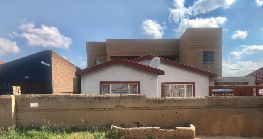 7 Bedroom Property for Sale in Mohlakeng Gauteng