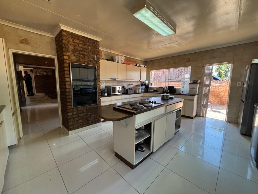 4 Bedroom Property for Sale in Oakdene Gauteng