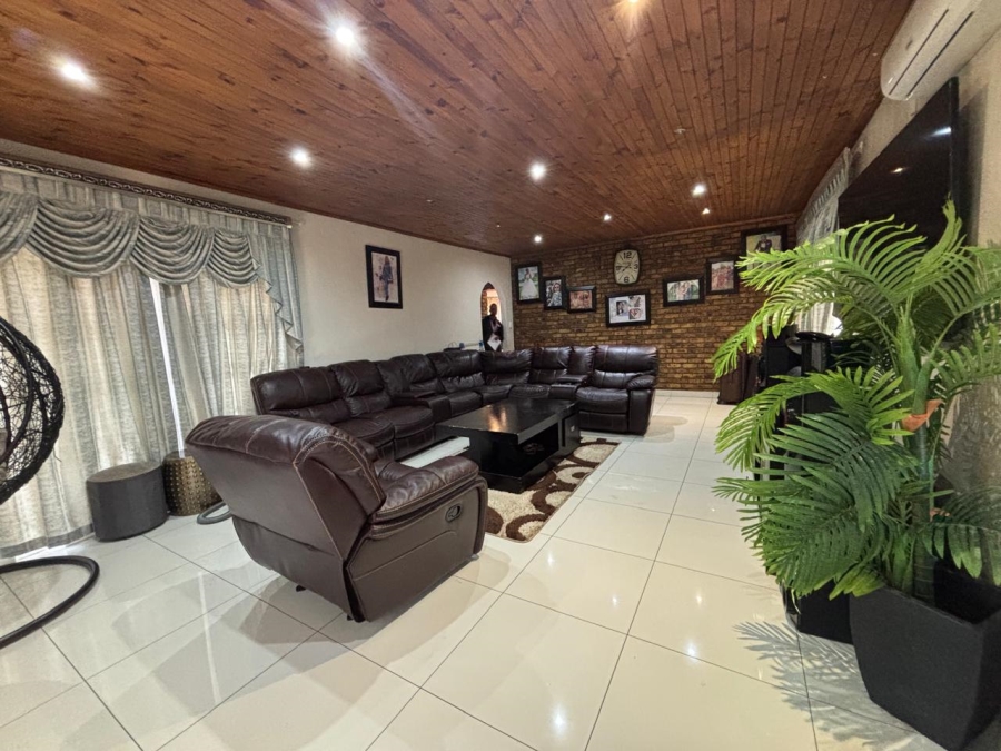 4 Bedroom Property for Sale in Oakdene Gauteng