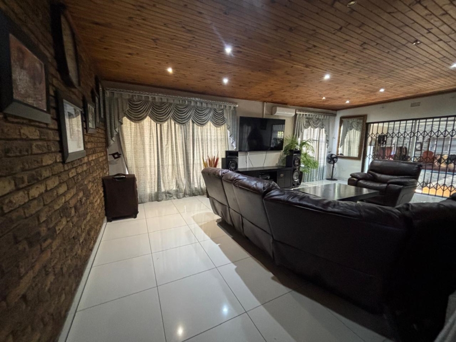 4 Bedroom Property for Sale in Oakdene Gauteng