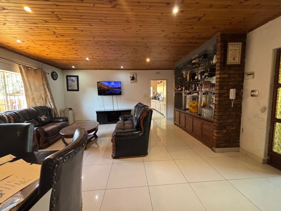 4 Bedroom Property for Sale in Oakdene Gauteng