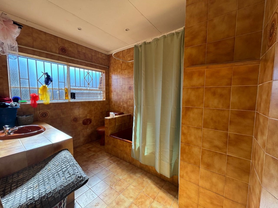 4 Bedroom Property for Sale in Oakdene Gauteng