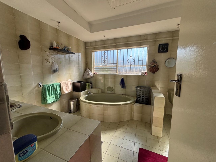 4 Bedroom Property for Sale in Oakdene Gauteng