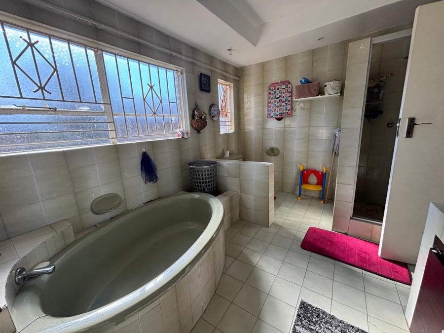 4 Bedroom Property for Sale in Oakdene Gauteng