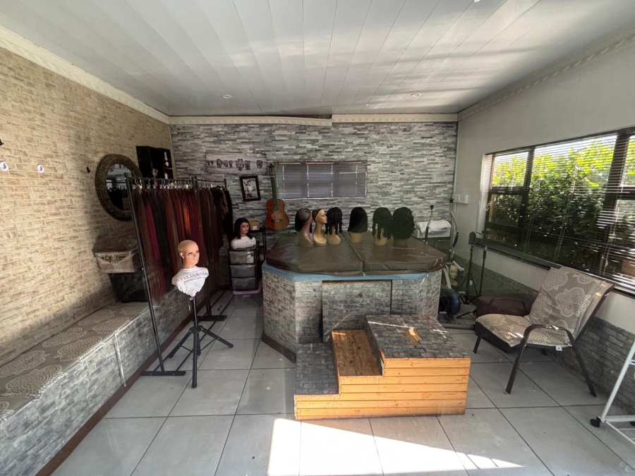 4 Bedroom Property for Sale in Oakdene Gauteng