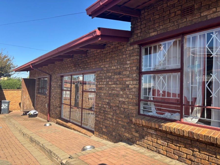 4 Bedroom Property for Sale in Oakdene Gauteng