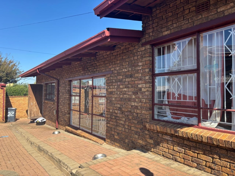 4 Bedroom Property for Sale in Oakdene Gauteng
