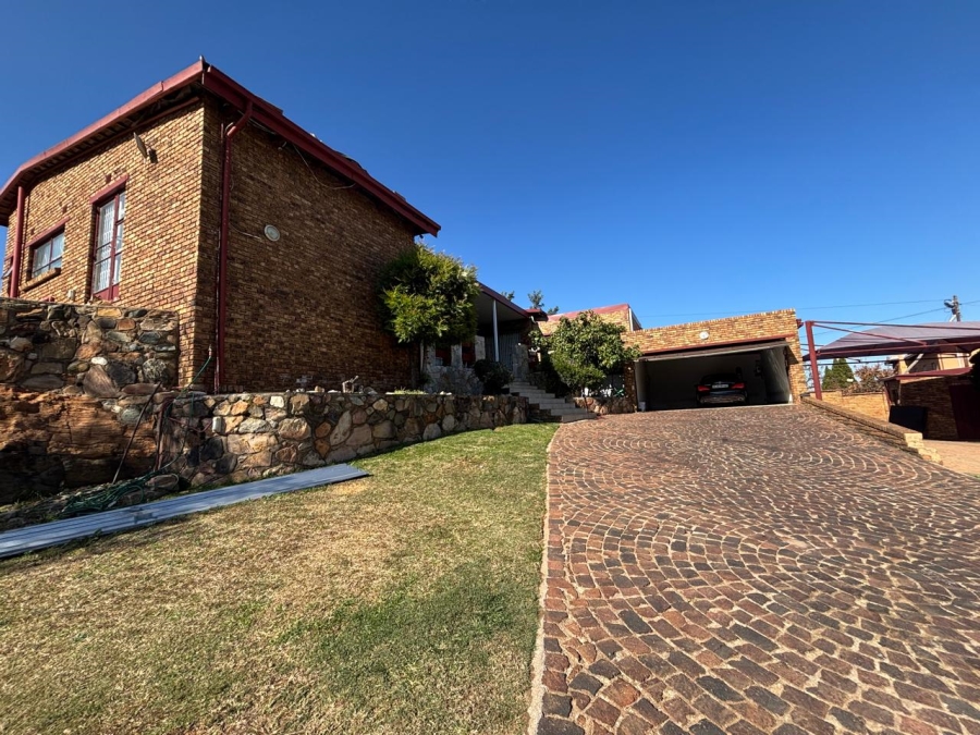 4 Bedroom Property for Sale in Oakdene Gauteng