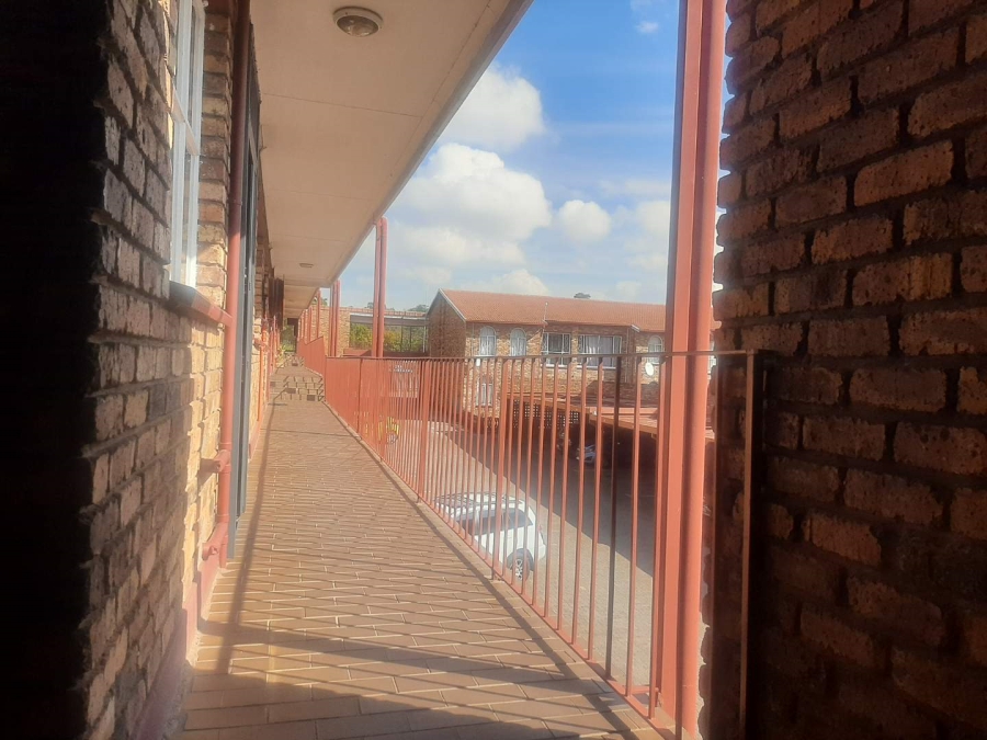 2 Bedroom Property for Sale in New Redruth Gauteng