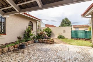 8 Bedroom Property for Sale in Oakdene Gauteng