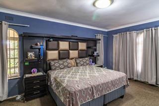 8 Bedroom Property for Sale in Oakdene Gauteng