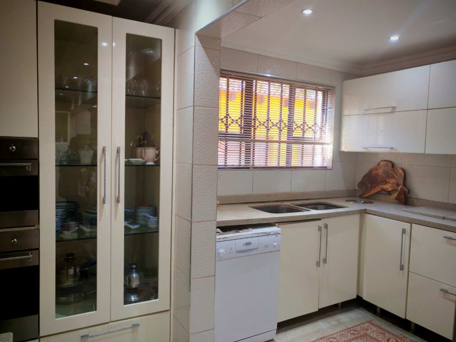 6 Bedroom Property for Sale in Alewynspoort Gauteng