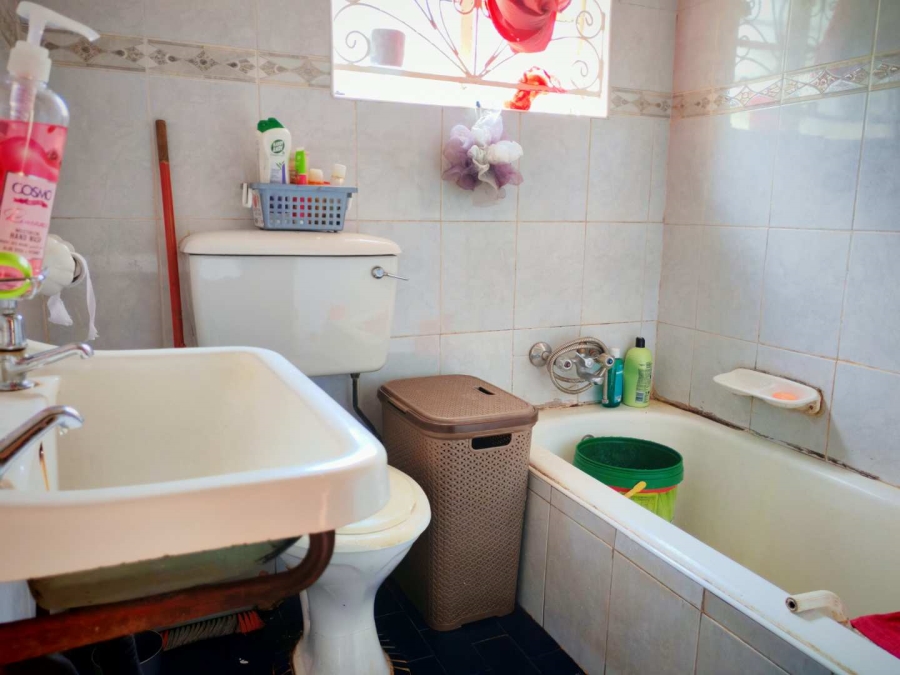 2 Bedroom Property for Sale in Lenasia Gauteng