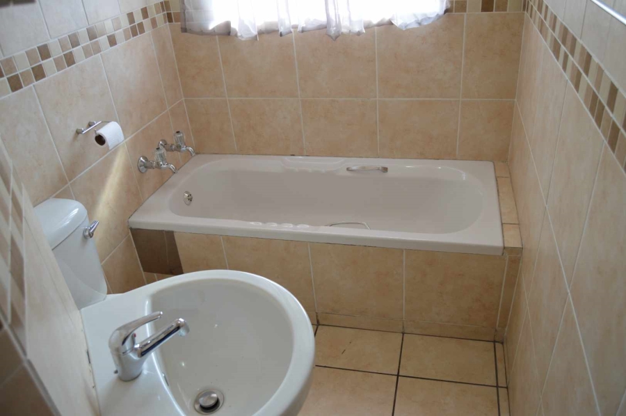 2 Bedroom Property for Sale in New Redruth Gauteng