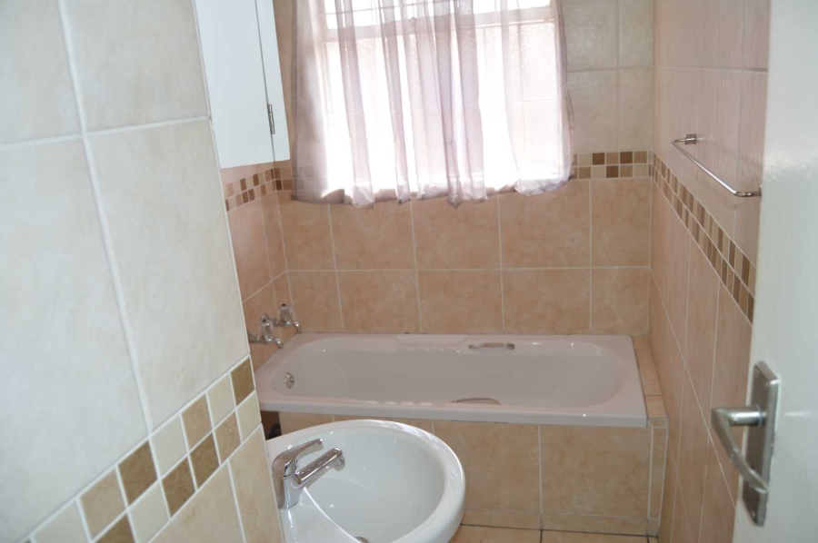 2 Bedroom Property for Sale in New Redruth Gauteng