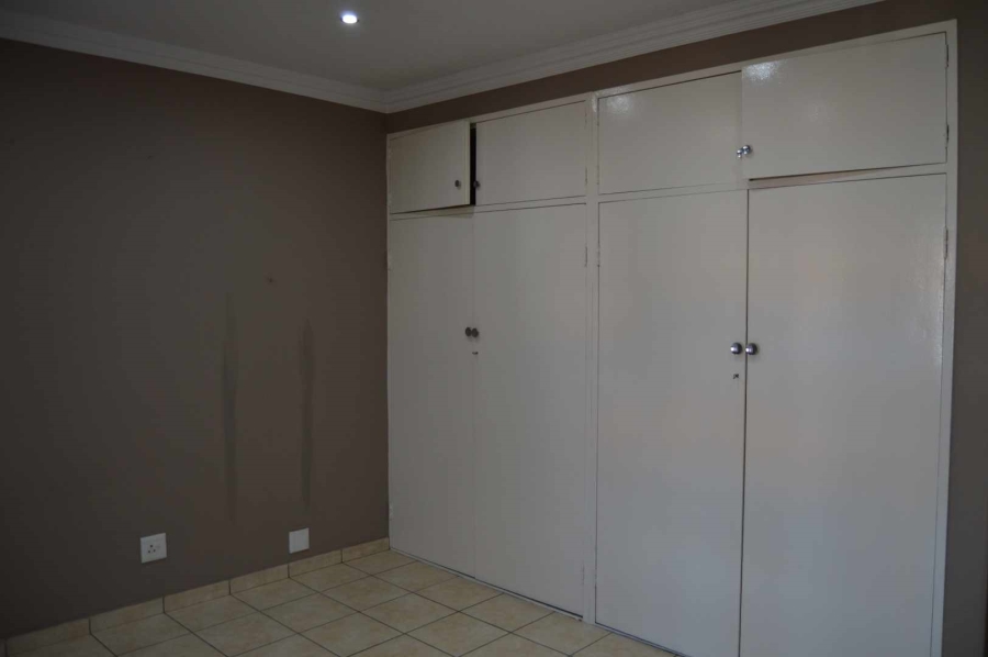 2 Bedroom Property for Sale in New Redruth Gauteng