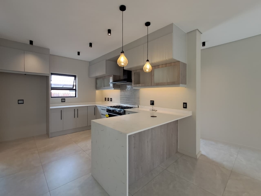 3 Bedroom Property for Sale in Brackenhurst Gauteng