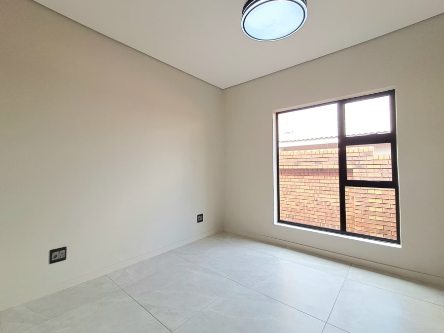 3 Bedroom Property for Sale in Brackenhurst Gauteng