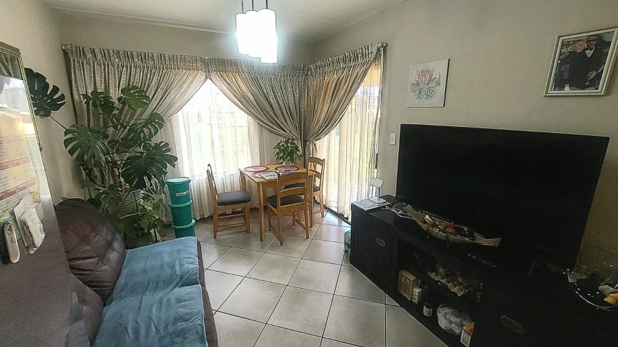 2 Bedroom Property for Sale in Albertsdal Gauteng