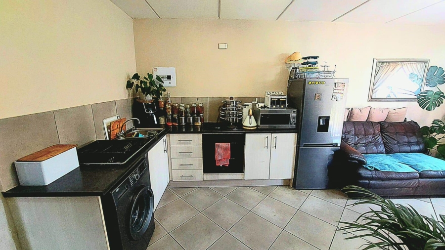 2 Bedroom Property for Sale in Albertsdal Gauteng
