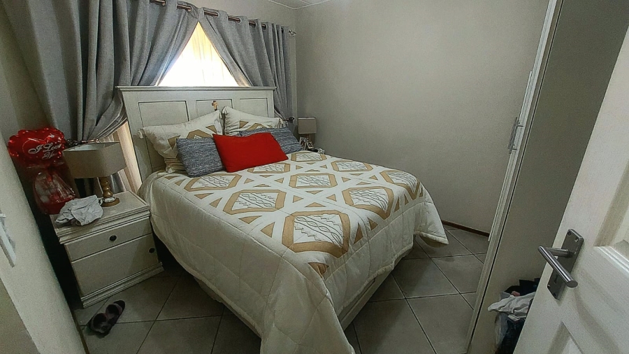 2 Bedroom Property for Sale in Albertsdal Gauteng