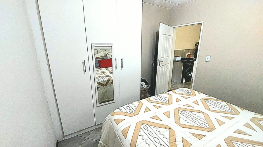 2 Bedroom Property for Sale in Albertsdal Gauteng
