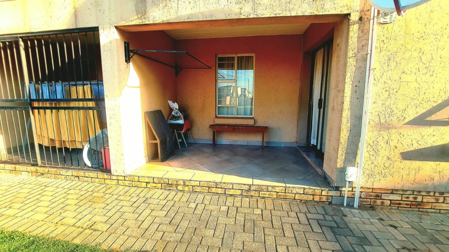 2 Bedroom Property for Sale in Albertsdal Gauteng