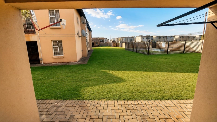 2 Bedroom Property for Sale in Albertsdal Gauteng