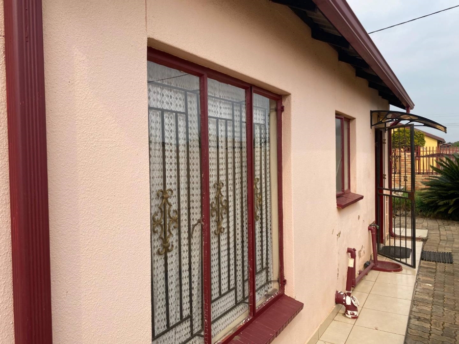 2 Bedroom Property for Sale in Soshanguve BB Gauteng