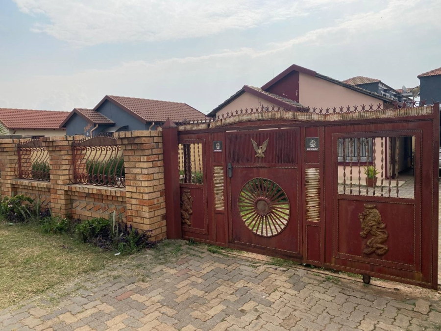 2 Bedroom Property for Sale in Soshanguve BB Gauteng
