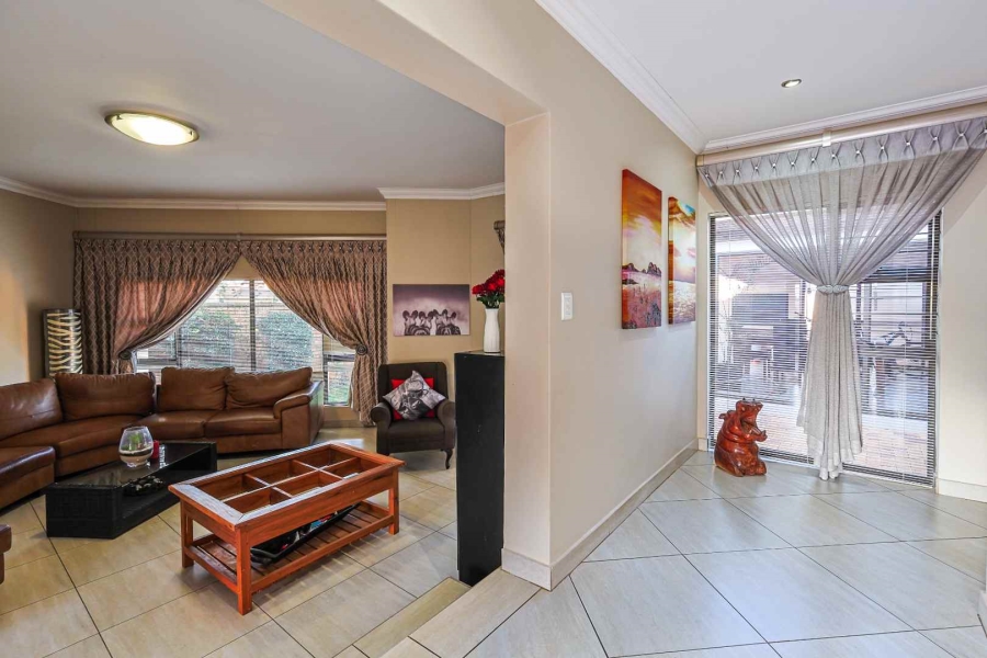 5 Bedroom Property for Sale in The Wilds Gauteng