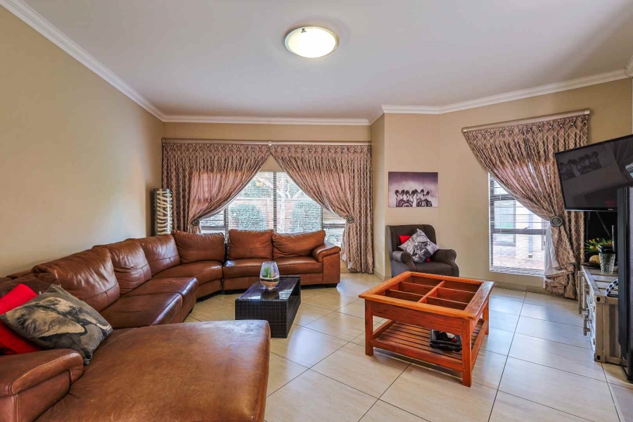 5 Bedroom Property for Sale in The Wilds Gauteng
