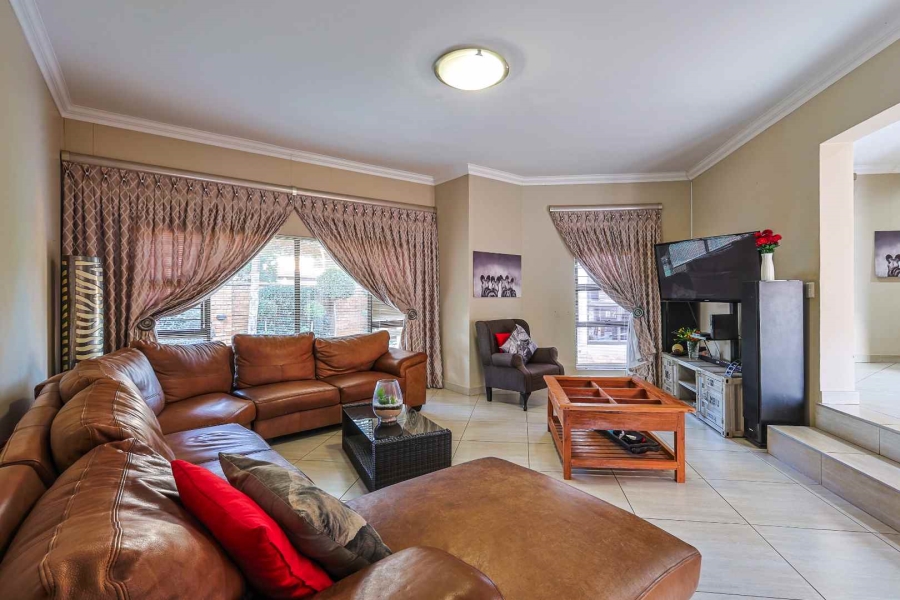 5 Bedroom Property for Sale in The Wilds Gauteng
