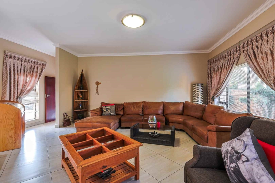 5 Bedroom Property for Sale in The Wilds Gauteng