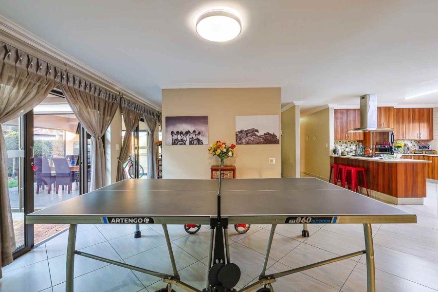 5 Bedroom Property for Sale in The Wilds Gauteng