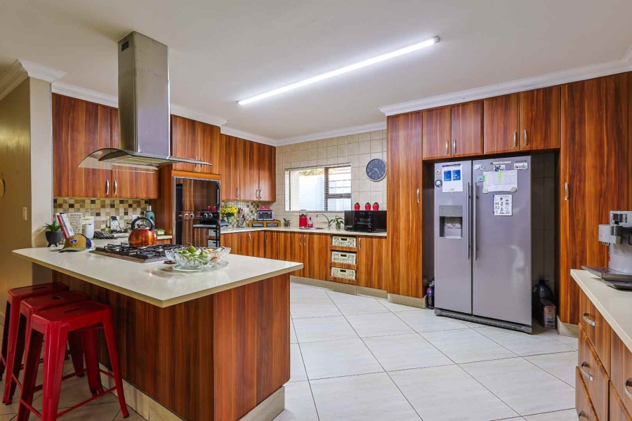 5 Bedroom Property for Sale in The Wilds Gauteng