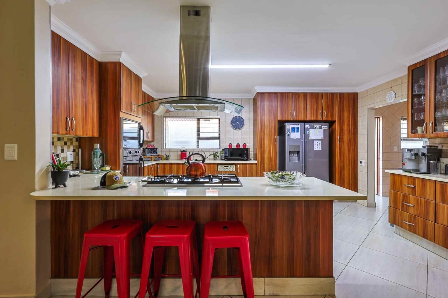 5 Bedroom Property for Sale in The Wilds Gauteng