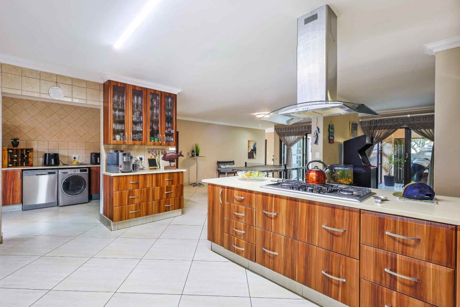 5 Bedroom Property for Sale in The Wilds Gauteng