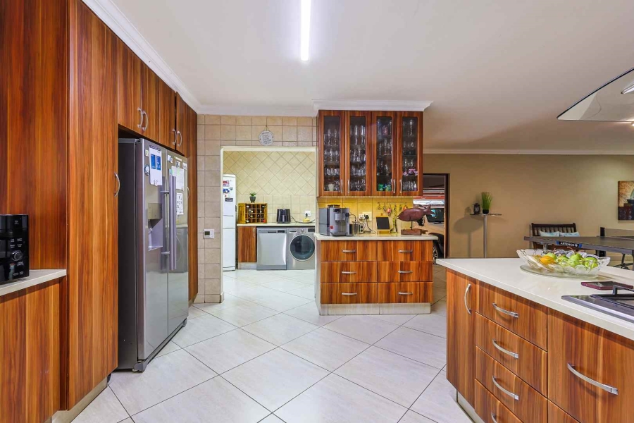 5 Bedroom Property for Sale in The Wilds Gauteng