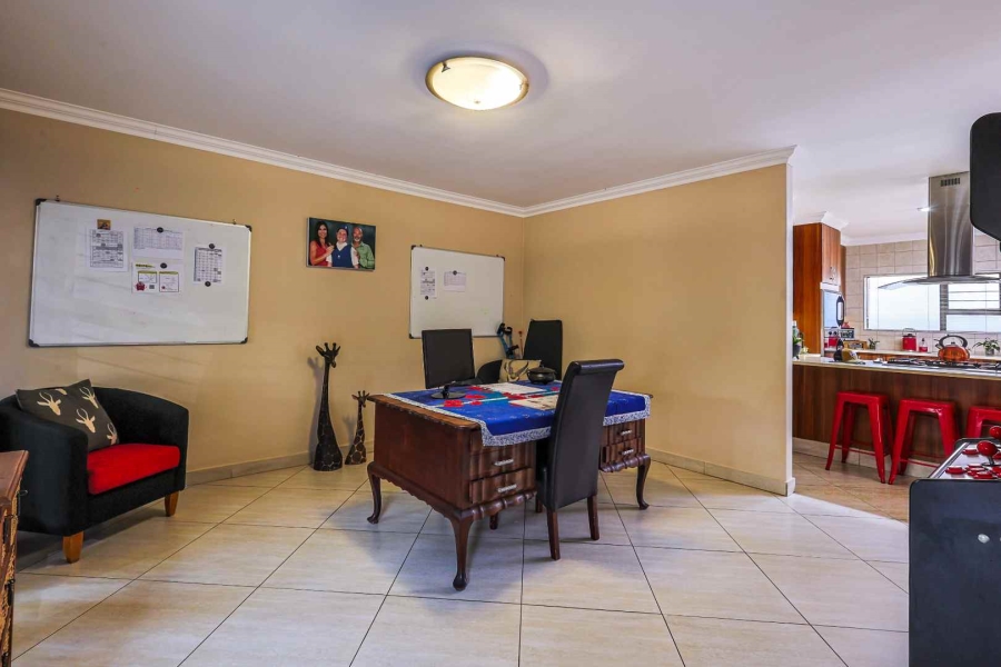 5 Bedroom Property for Sale in The Wilds Gauteng