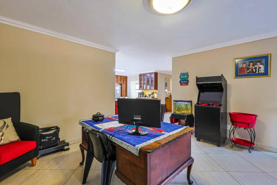 5 Bedroom Property for Sale in The Wilds Gauteng