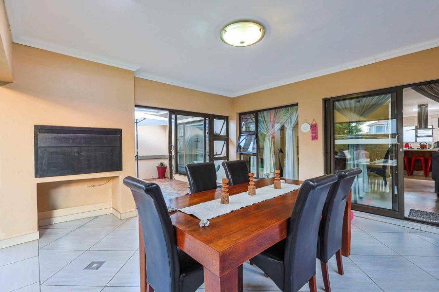 5 Bedroom Property for Sale in The Wilds Gauteng